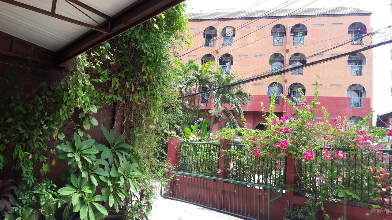 Baankhunmae Apartment Bangkok Kültér fotó